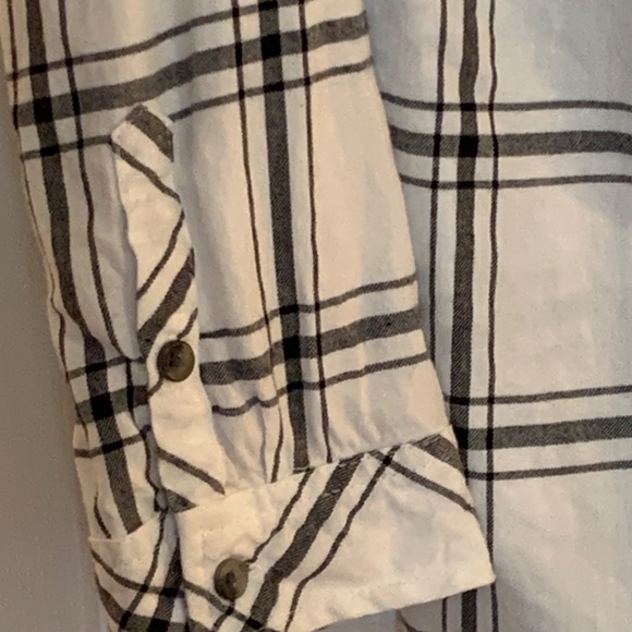 Croft & Barrow long sleeve button front black & white top, size Large - Picture 3 of 5